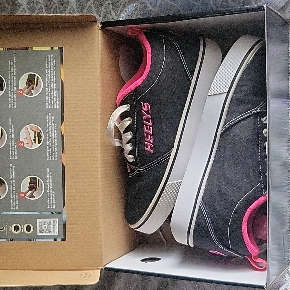 HEELYS